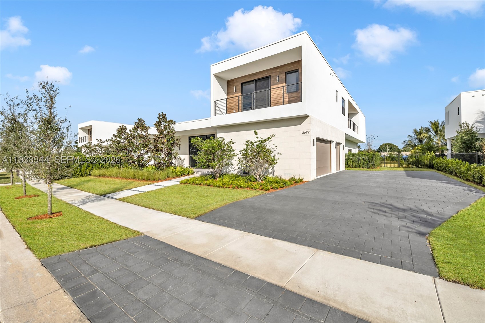 16699 N Botaniko Dr N, Weston FL 33326