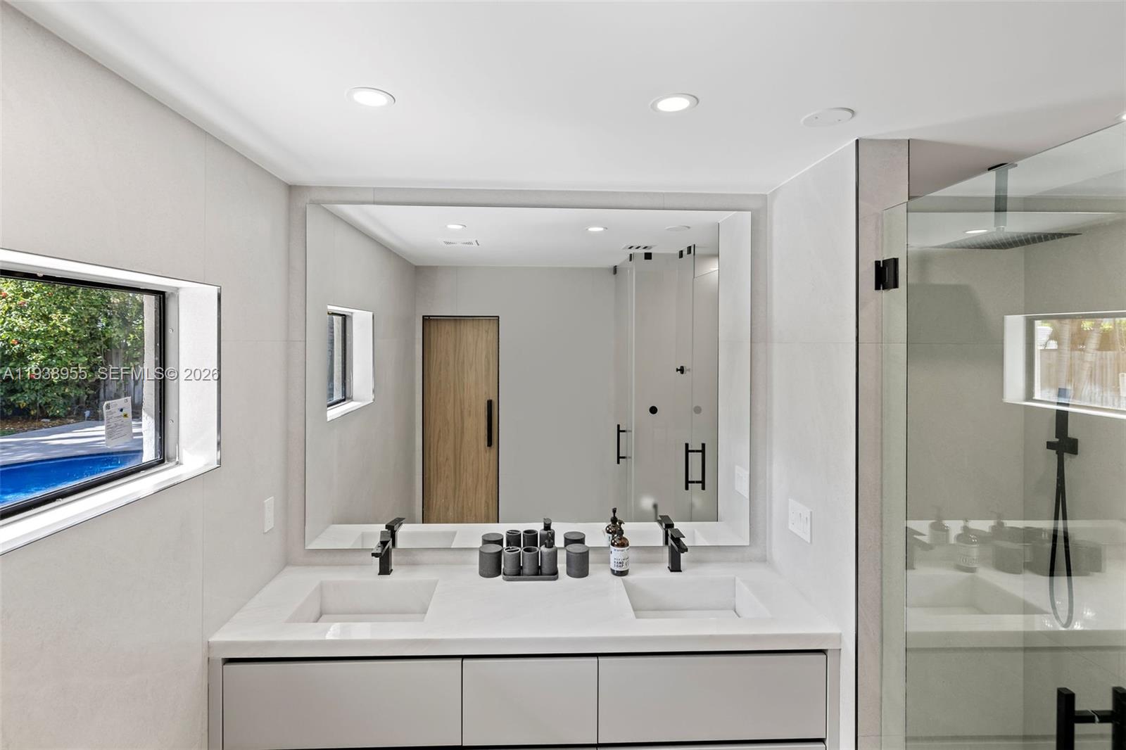 7910 NW 169th Ter, Miami Lakes FL 33016