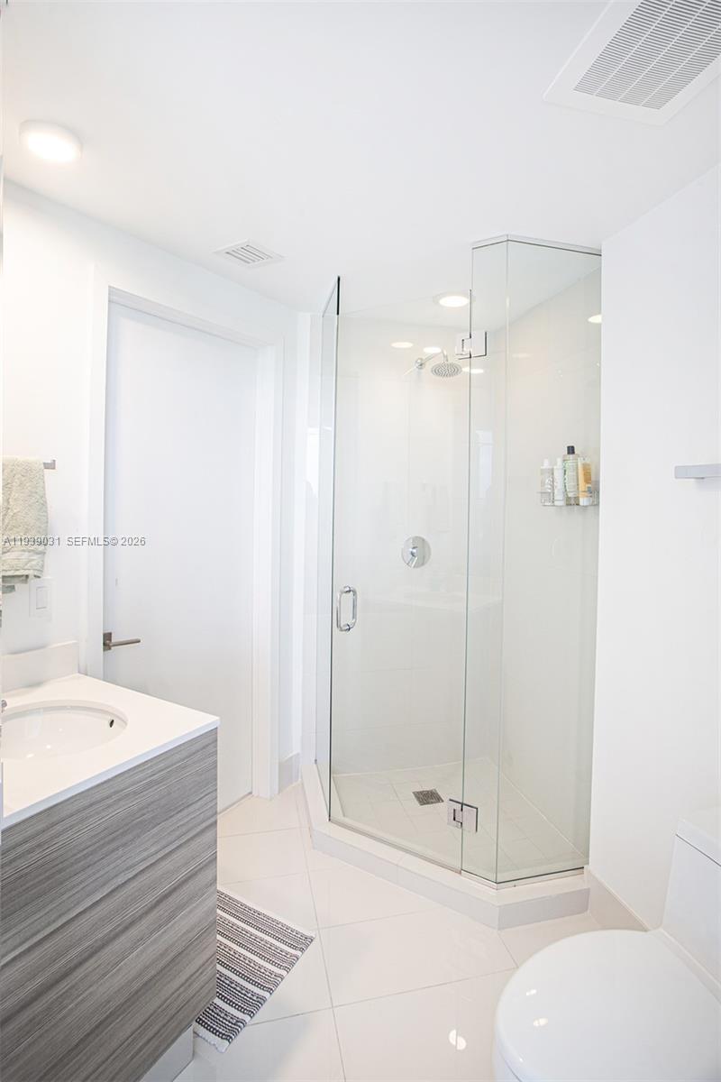121 NE 34th St #2616, Miami FL 33137