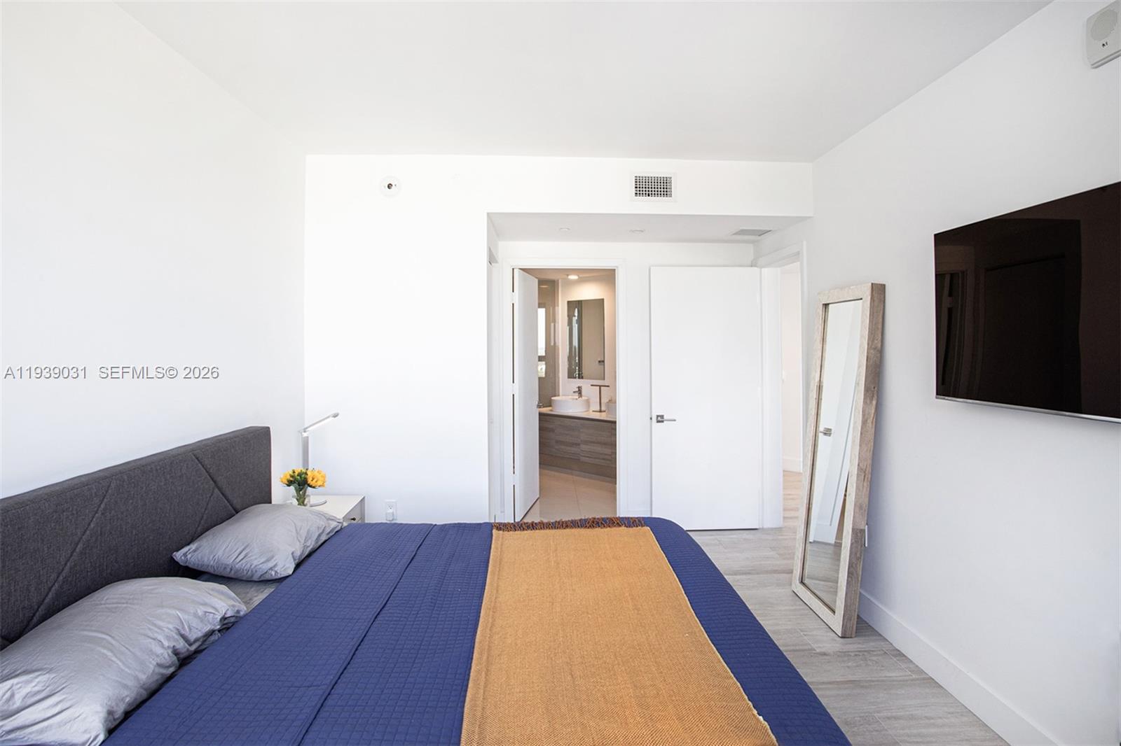 121 NE 34th St #2616, Miami FL 33137