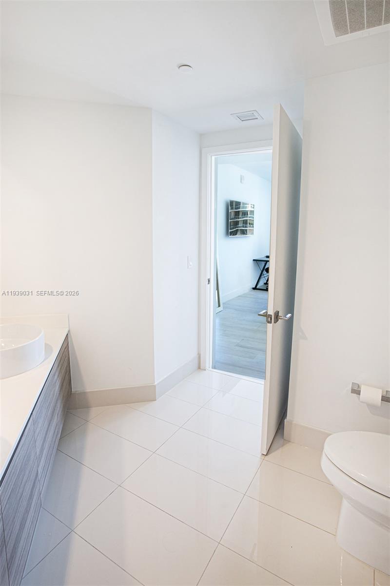 121 NE 34th St #2616, Miami FL 33137