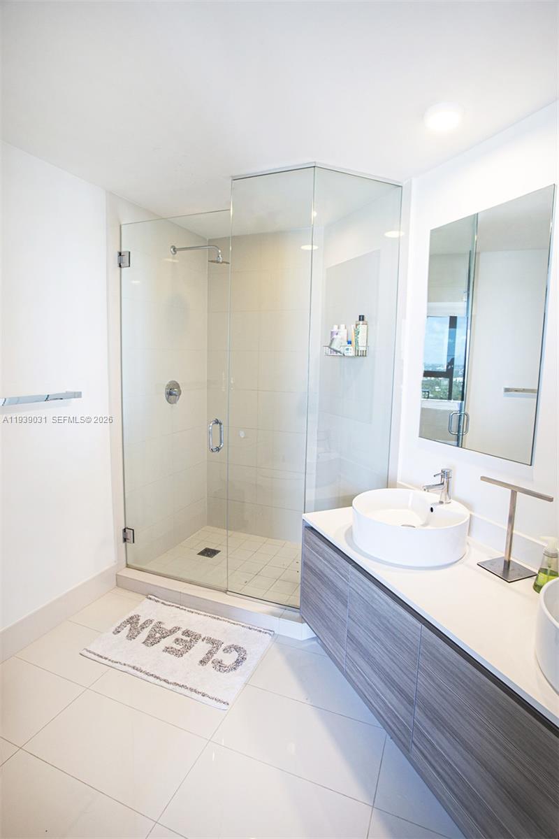 121 NE 34th St #2616, Miami FL 33137