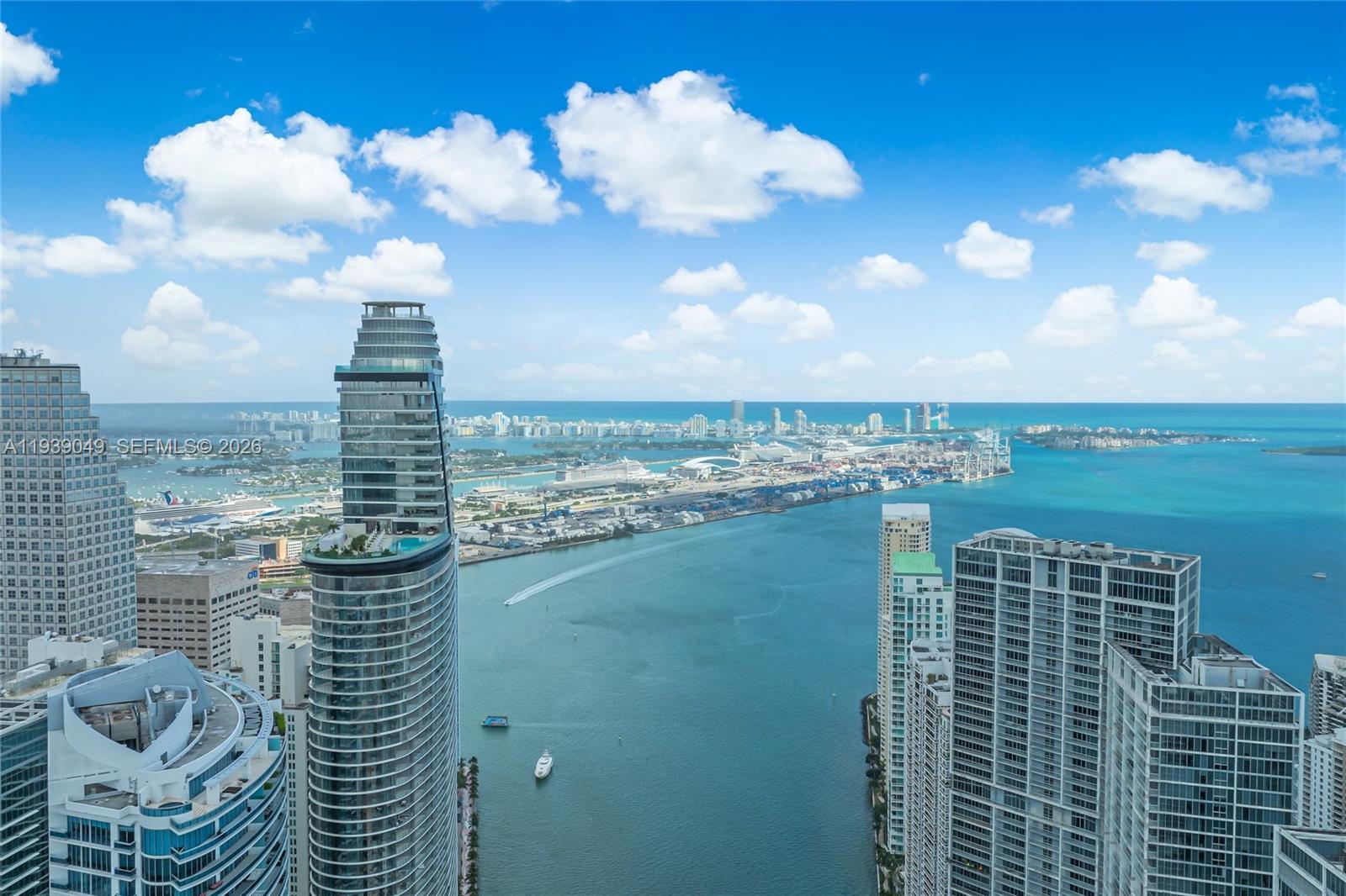 31 SE 5th St #3918, Miami FL 33131