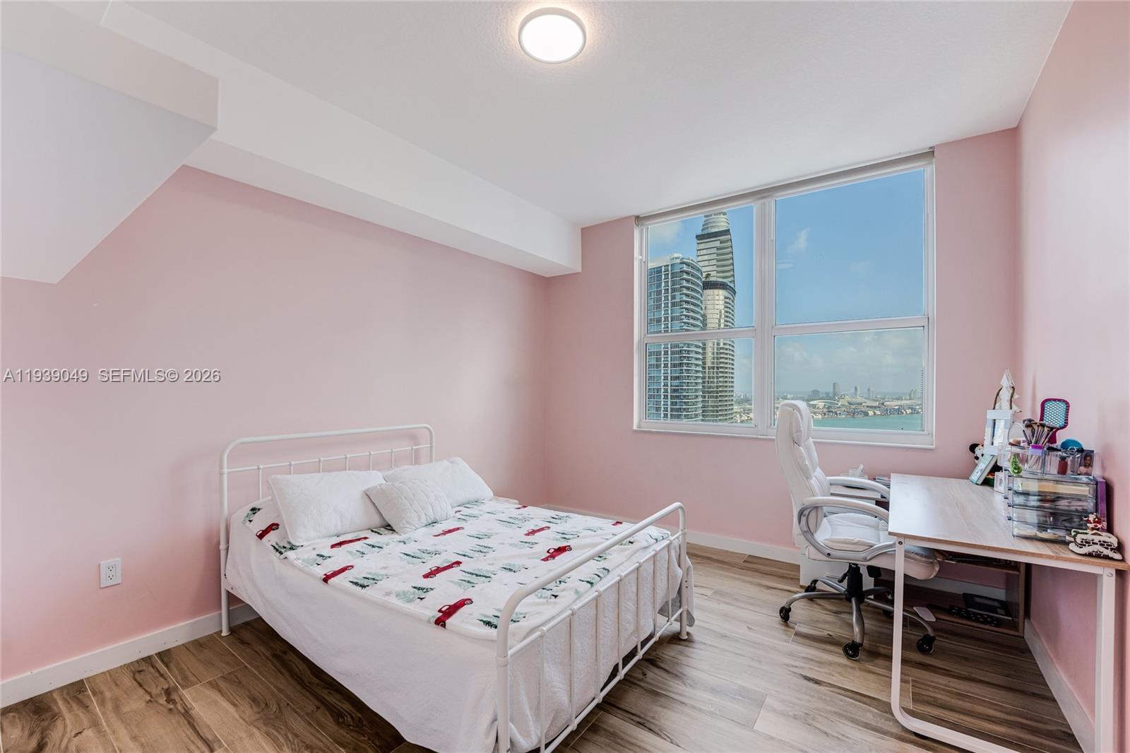 31 SE 5th St #3918, Miami FL 33131