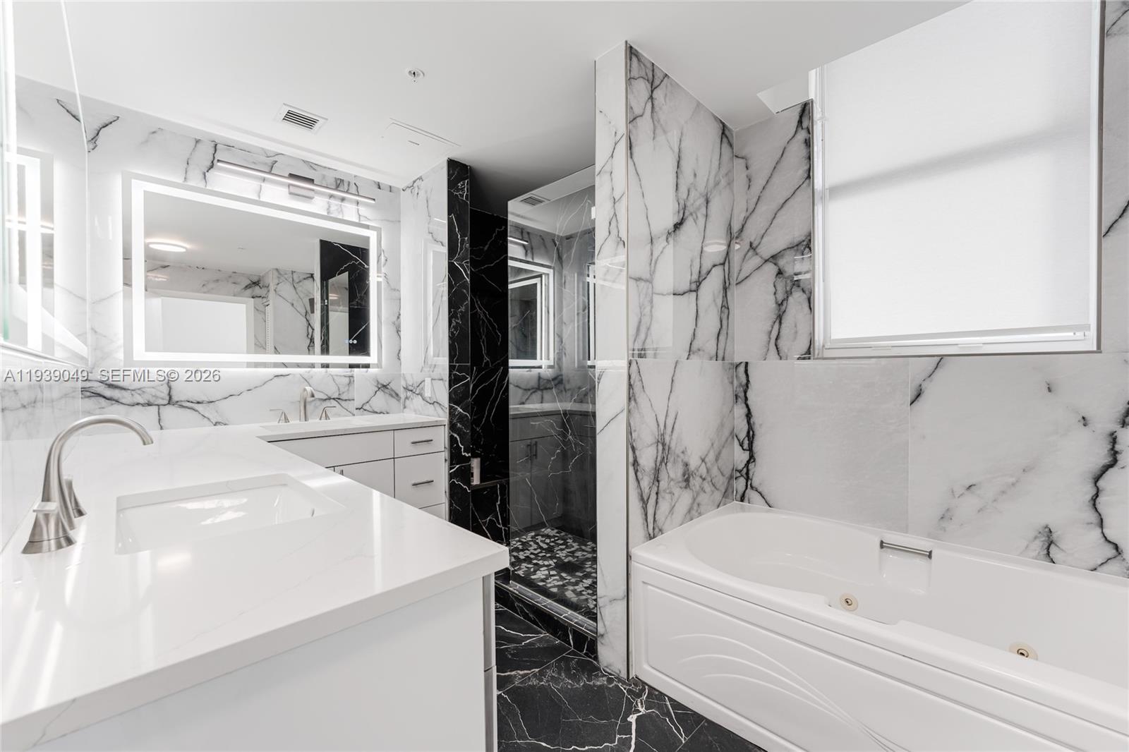 31 SE 5th St #3918, Miami FL 33131