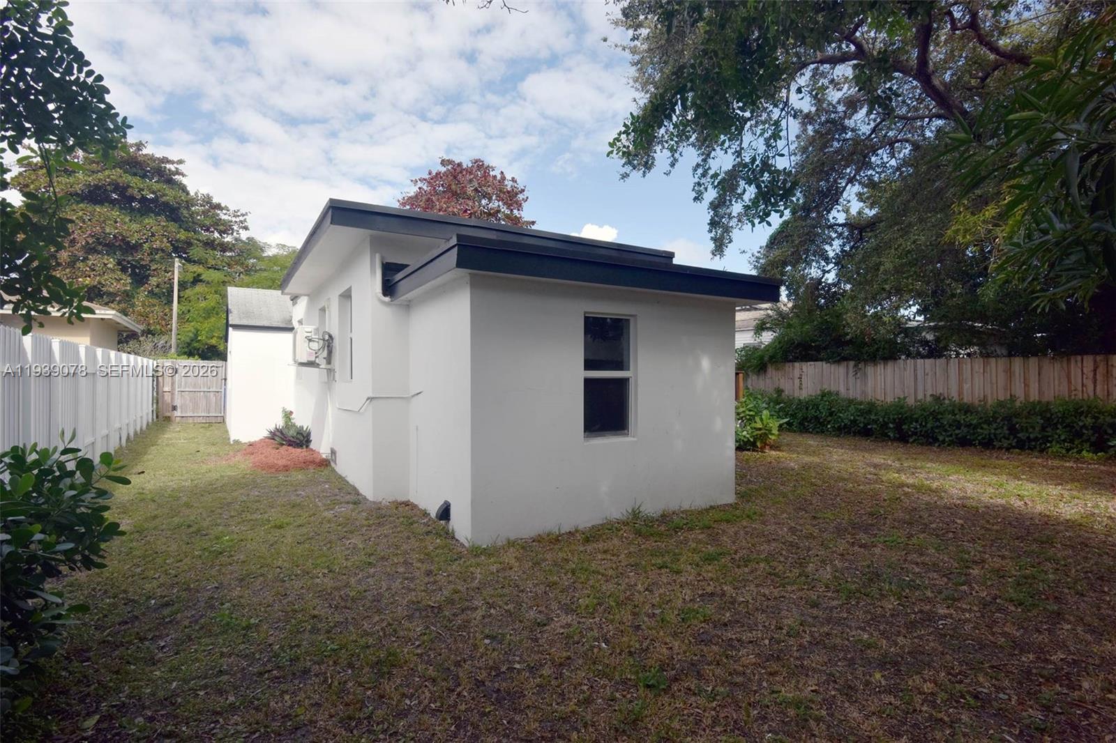1084 NW 66th St, Miami FL 33150