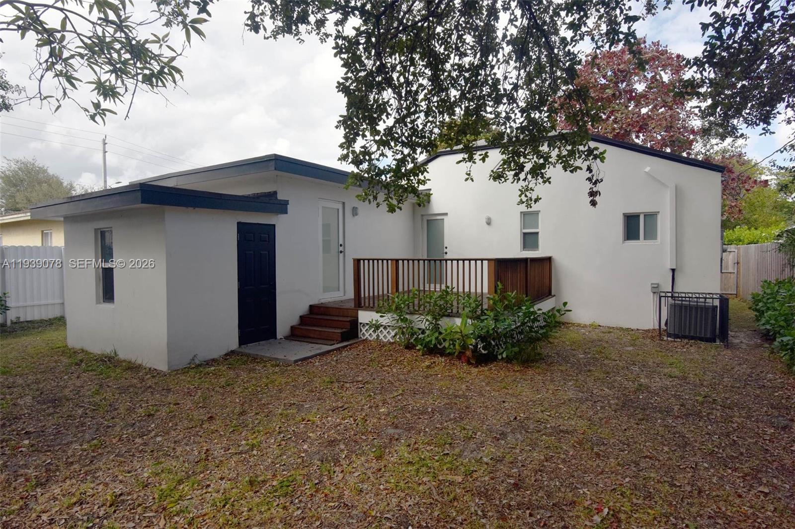 1084 NW 66th St, Miami FL 33150