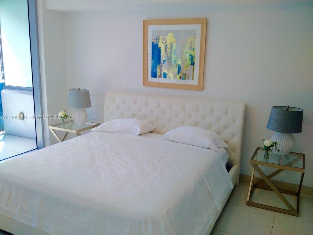 200 Biscayne Boulevard Way #906, Miami FL 33131