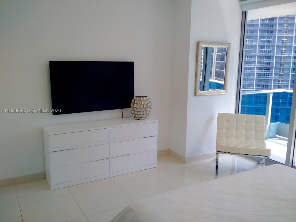200 Biscayne Boulevard Way #906, Miami FL 33131