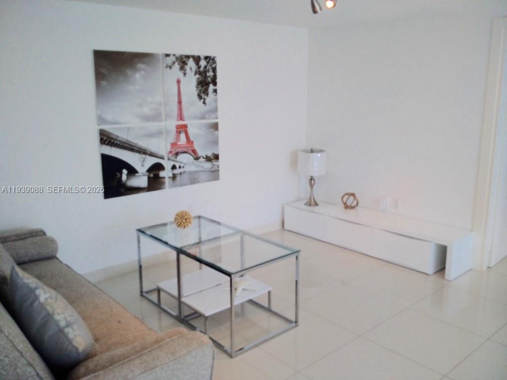 200 Biscayne Boulevard Way #906, Miami FL 33131
