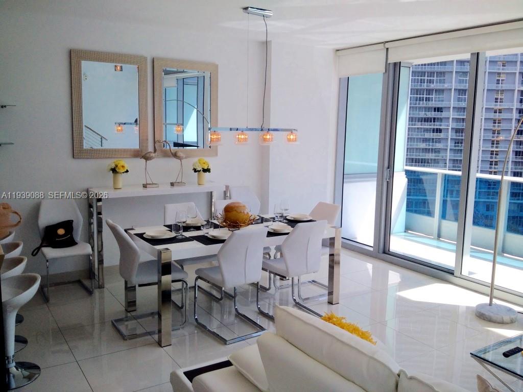 200 Biscayne Boulevard Way #906, Miami FL 33131
