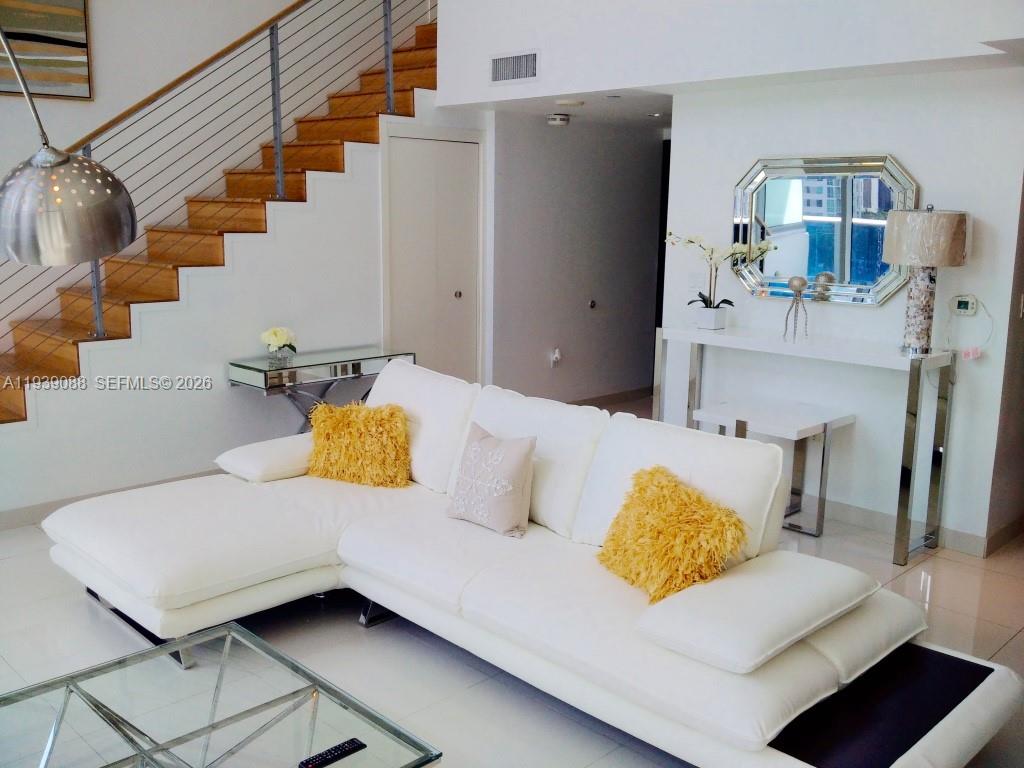 200 Biscayne Boulevard Way #906, Miami FL 33131