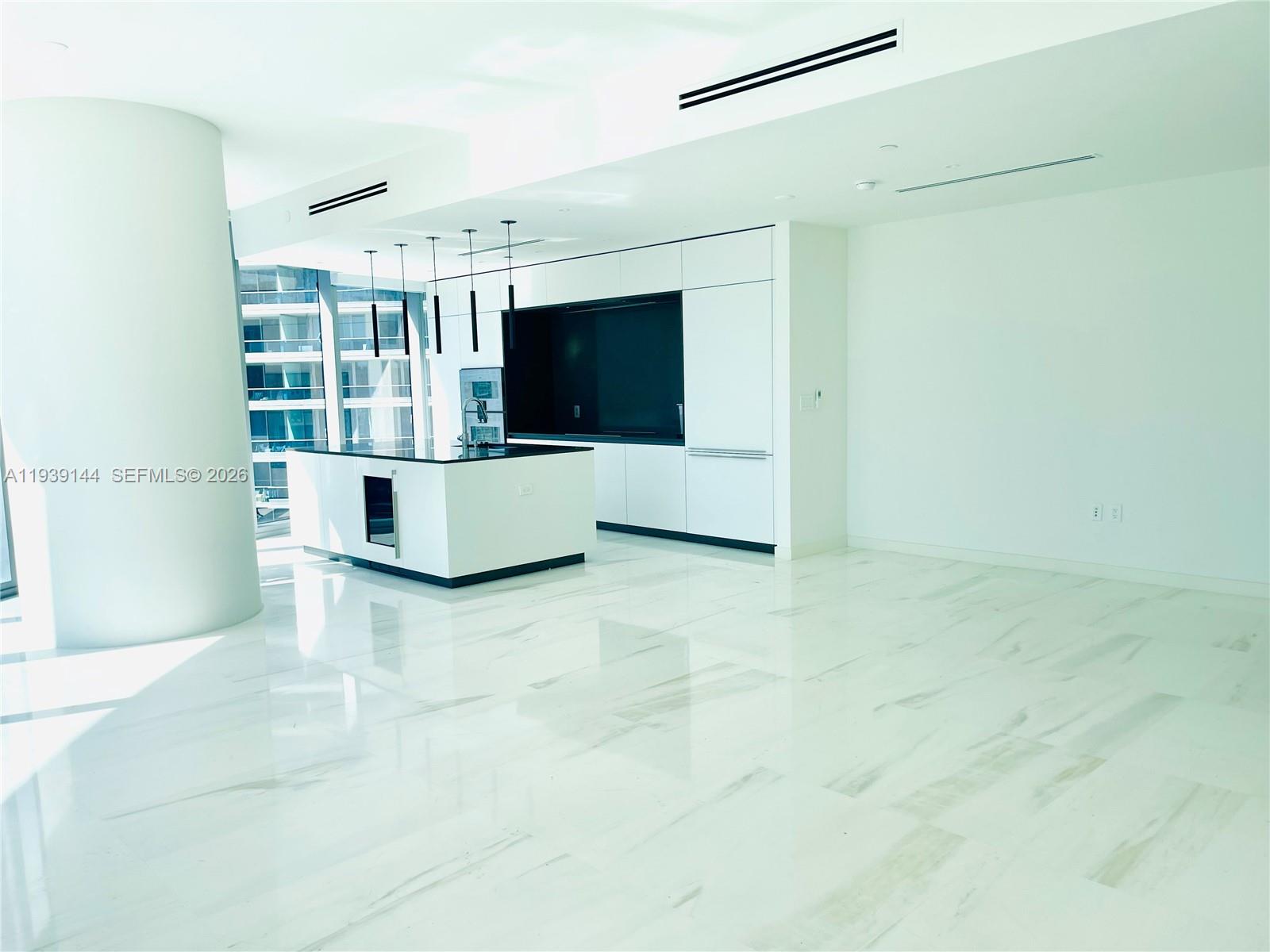 300 Biscayne Blvd Way #2807, Miami FL 33131