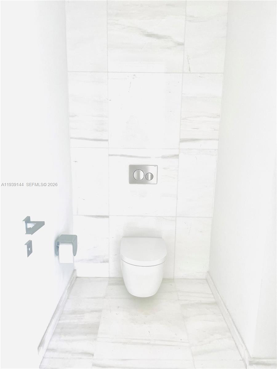 300 Biscayne Blvd Way #2807, Miami FL 33131