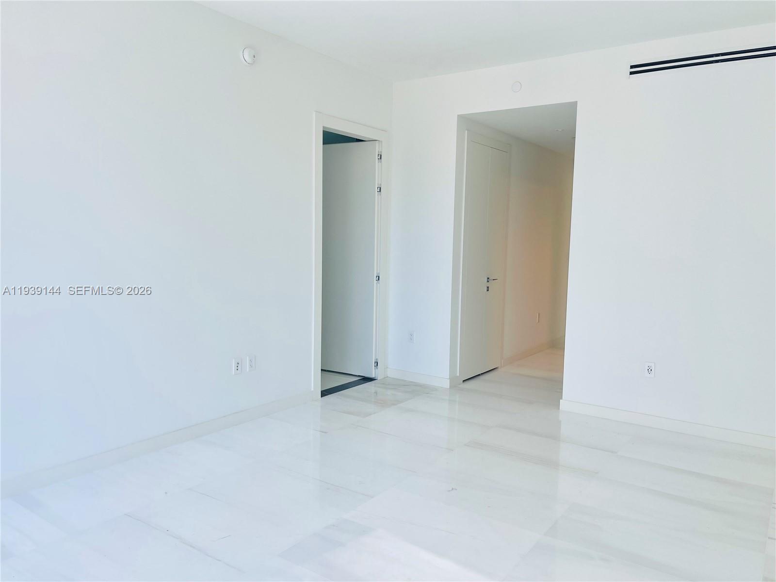 300 Biscayne Blvd Way #2807, Miami FL 33131