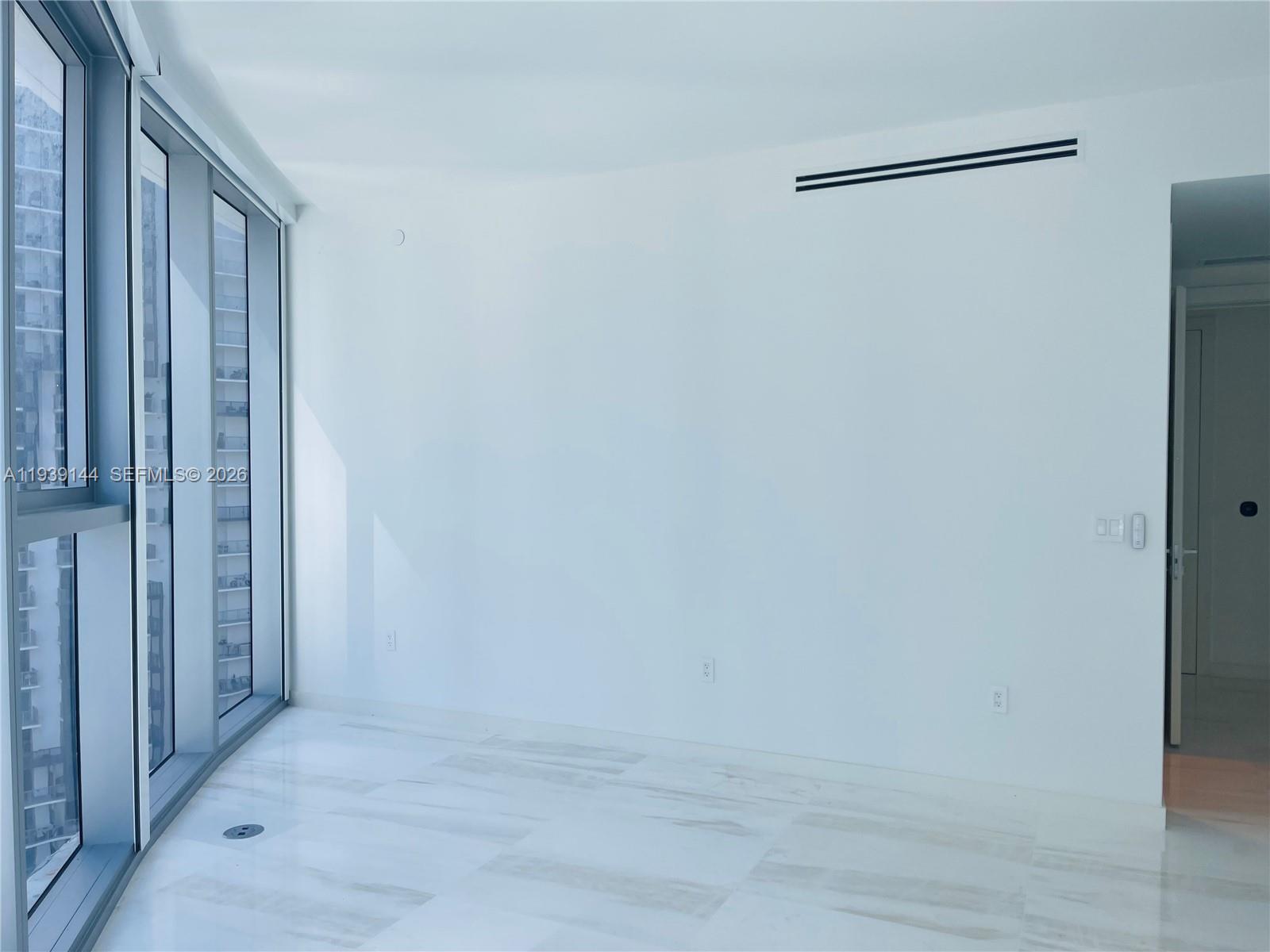 300 Biscayne Blvd Way #2807, Miami FL 33131