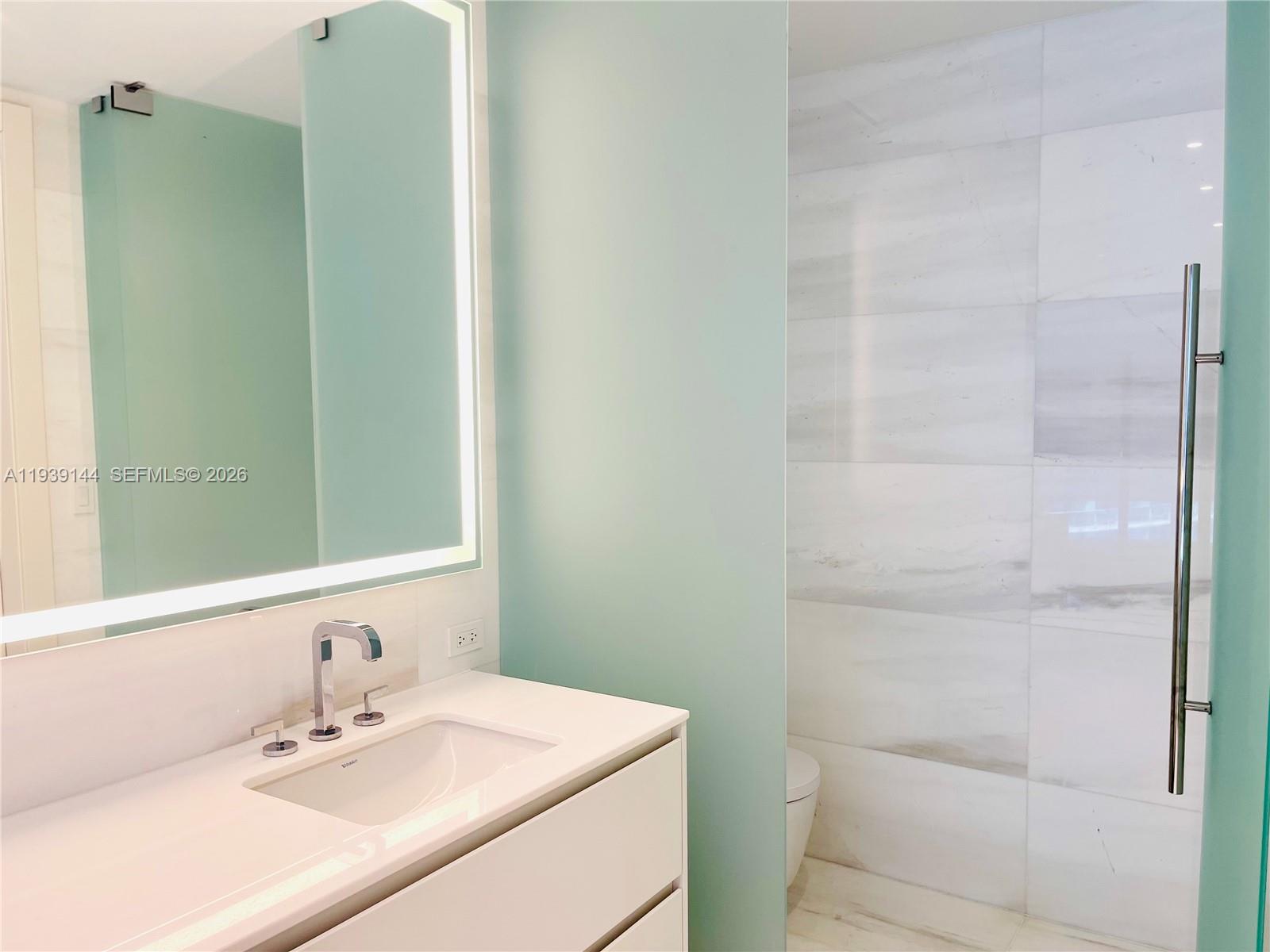 300 Biscayne Blvd Way #2807, Miami FL 33131