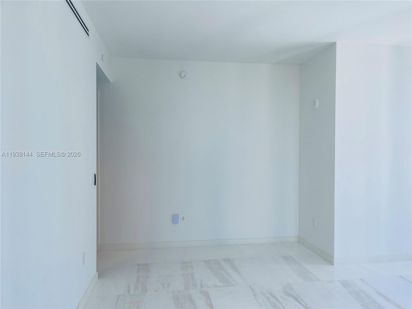 300 Biscayne Blvd Way #2807, Miami FL 33131
