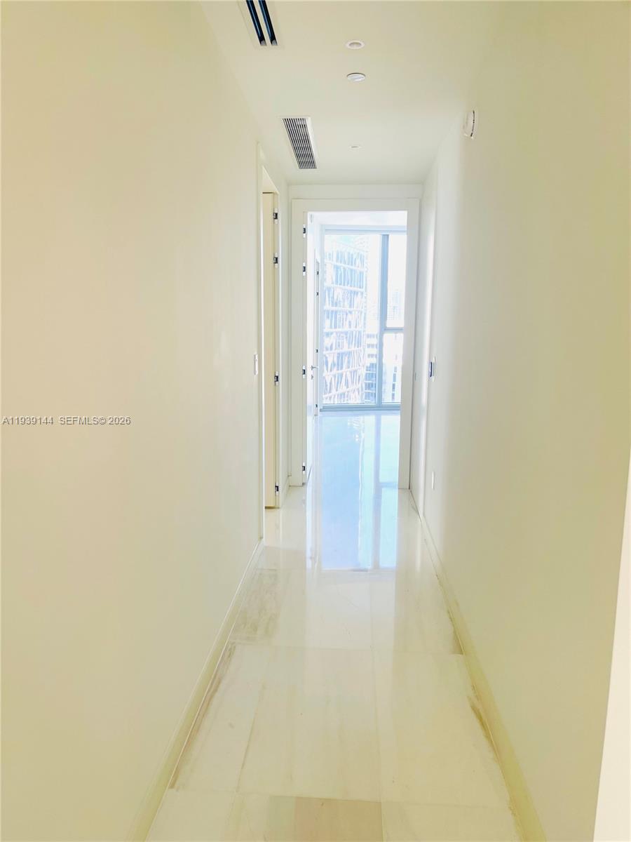 300 Biscayne Blvd Way #2807, Miami FL 33131