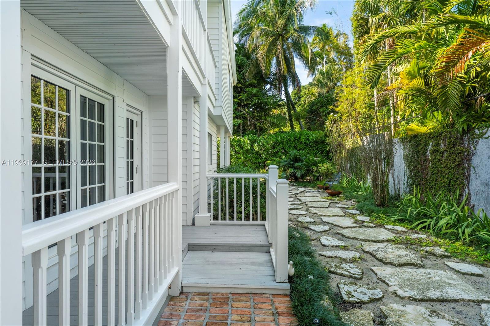 3455 S Moorings Way, Miami FL 33133