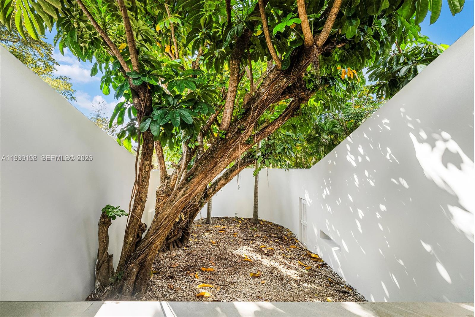 7540 Los Pinos Blvd, Coral Gables FL 33143