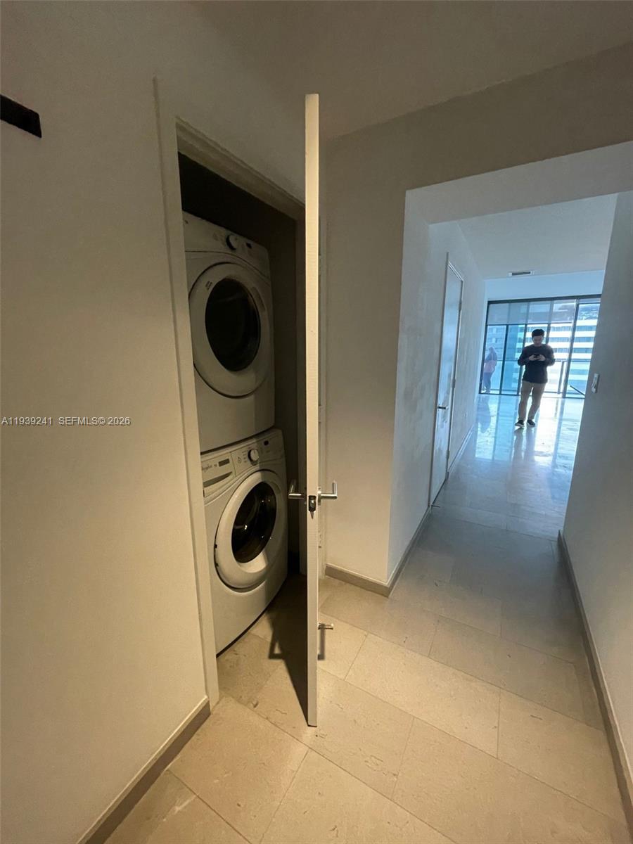 88 SW 7th St #1608, Miami FL 33130