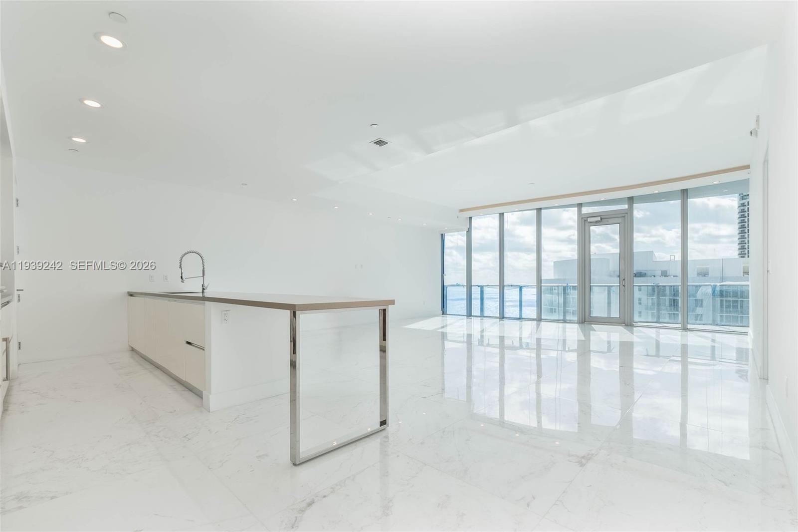 17475 Collins Ave #2003, Sunny Isles Beach FL 33160