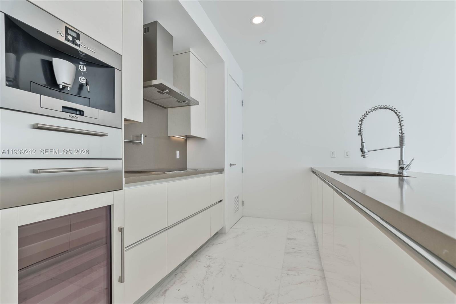 17475 Collins Ave #2003, Sunny Isles Beach FL 33160