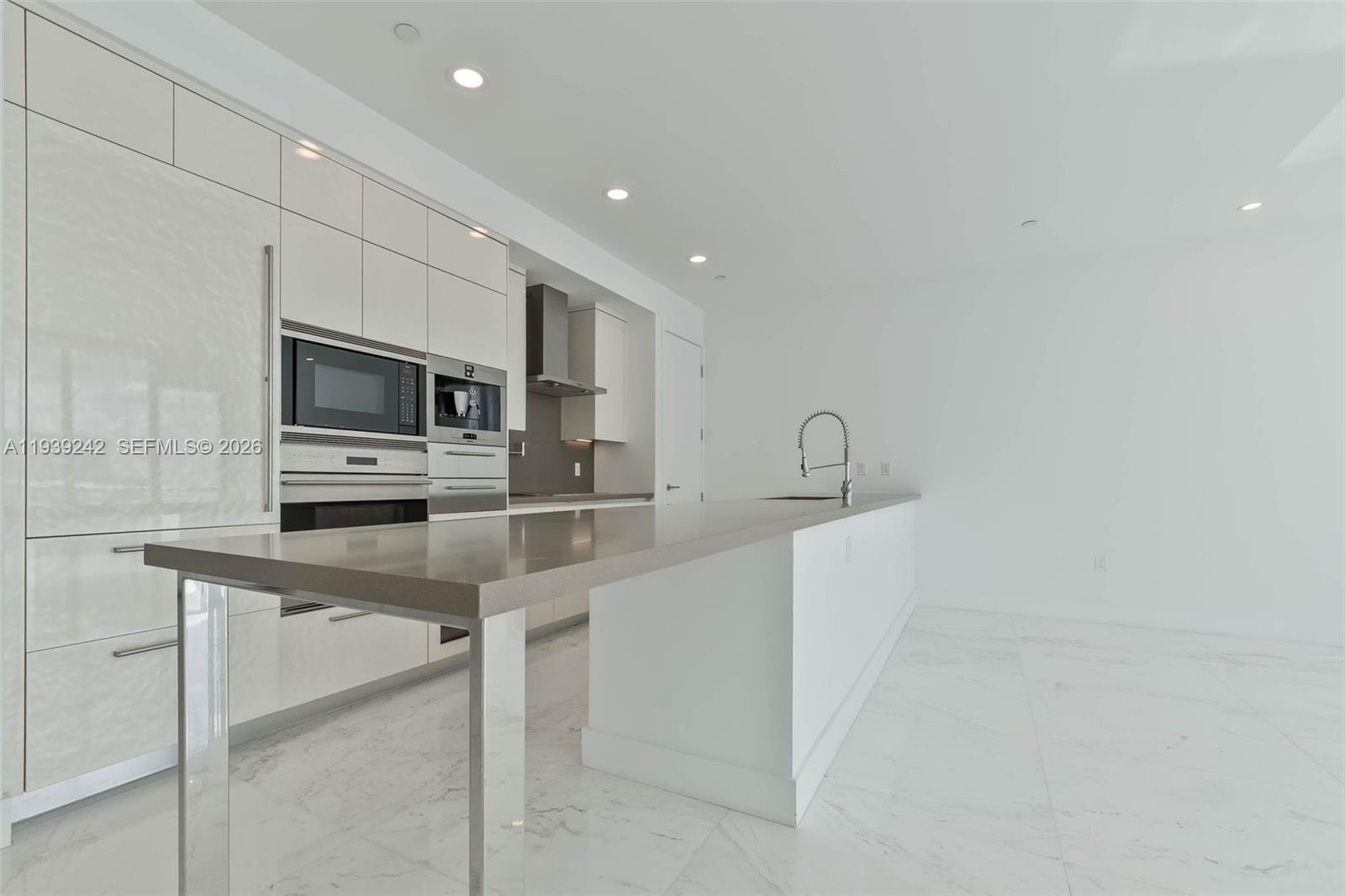 17475 Collins Ave #2003, Sunny Isles Beach FL 33160