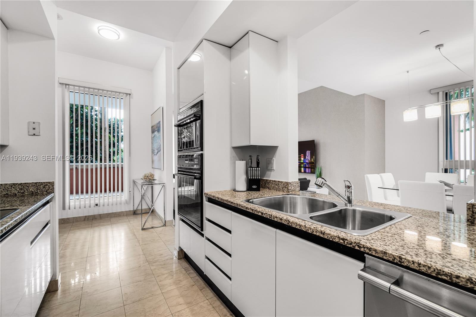 785 Crandon Blvd #106, Key Biscayne FL 33149