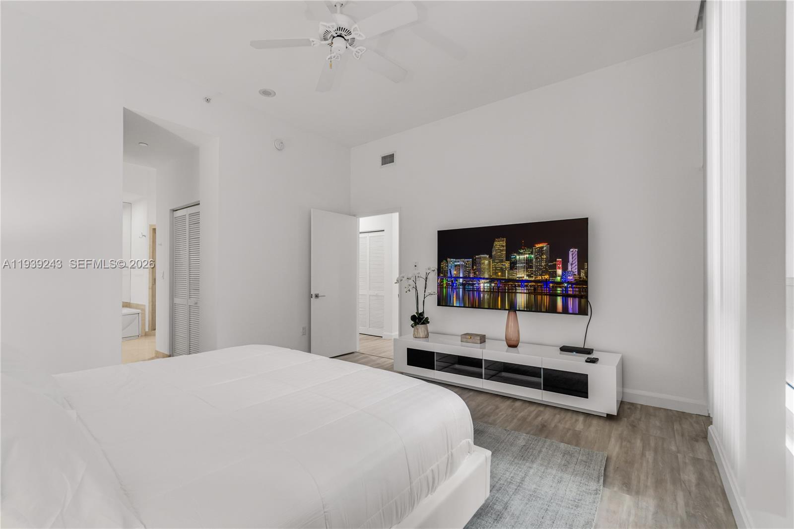 785 Crandon Blvd #106, Key Biscayne FL 33149