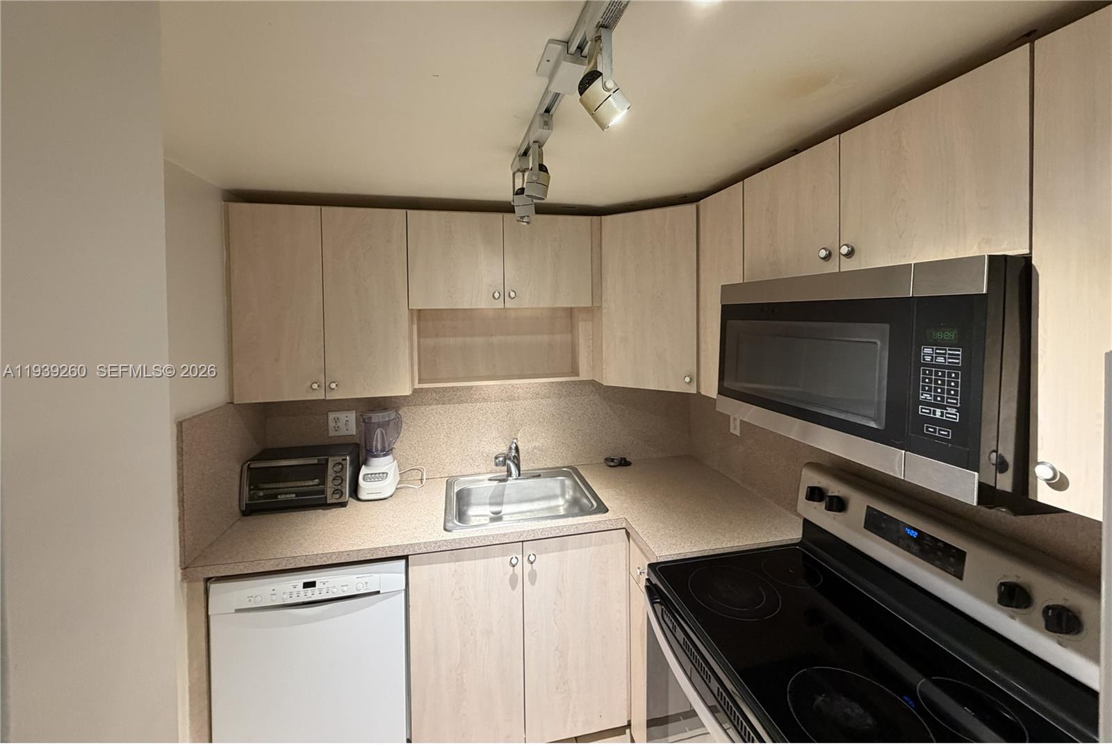 1205 Mariposa Ave #413, Coral Gables FL 33146