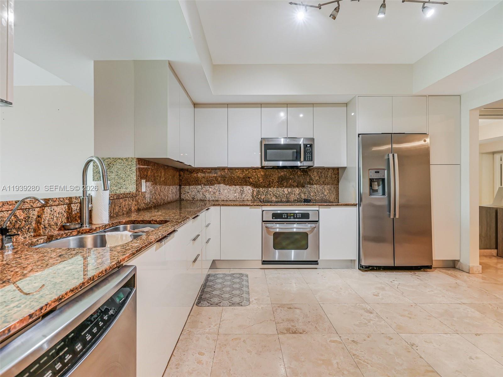 3330 NE 190th St #216, Aventura FL 33180