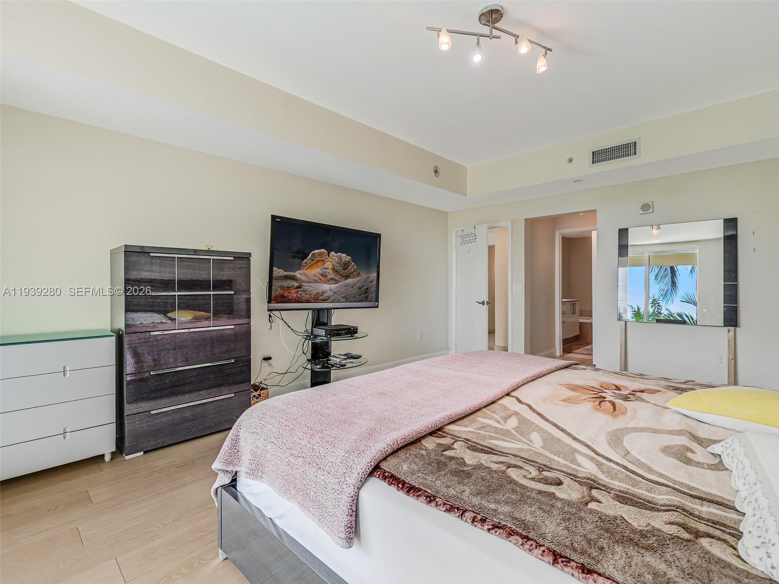 3330 NE 190th St #216, Aventura FL 33180
