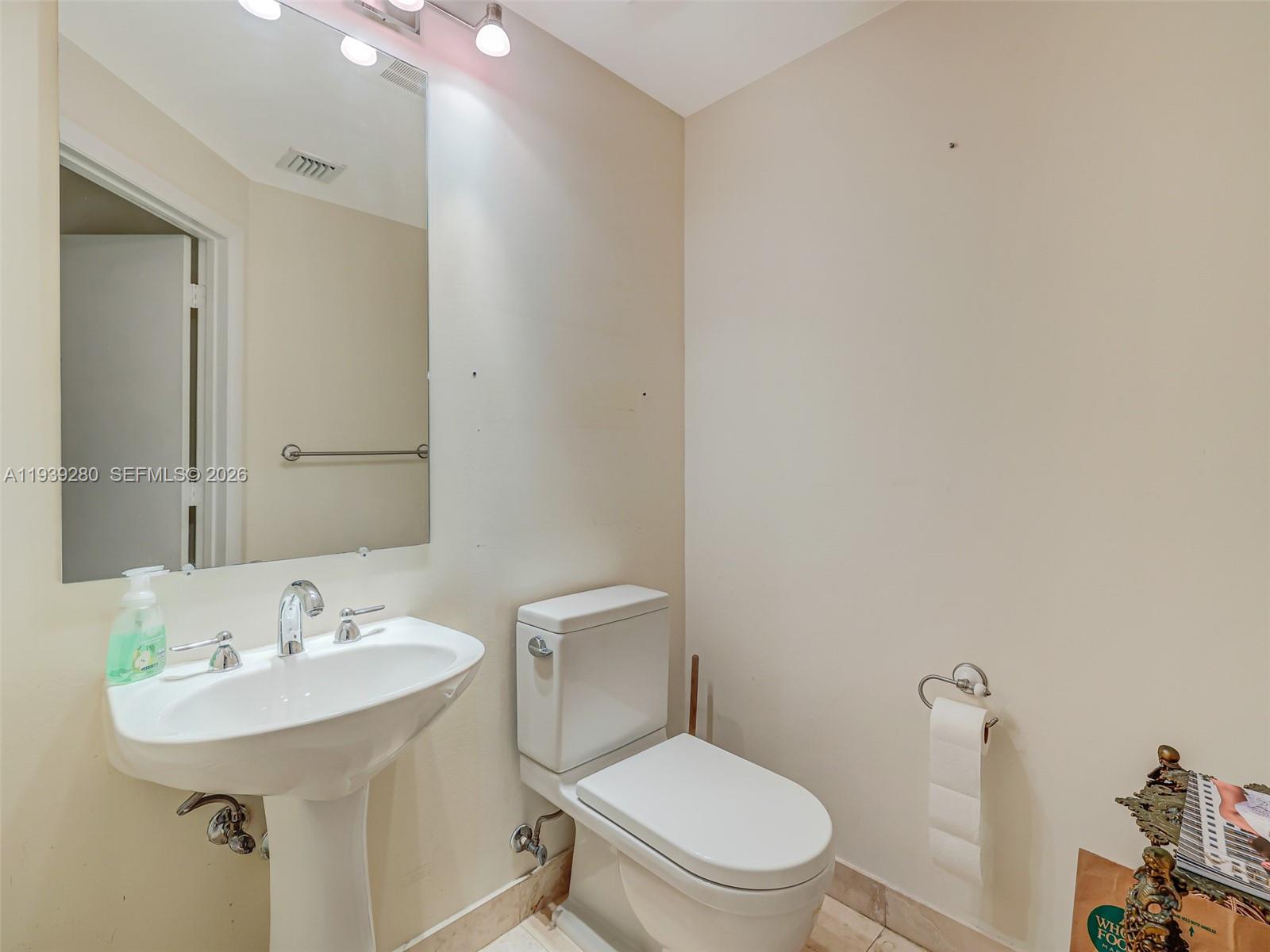 3330 NE 190th St #216, Aventura FL 33180