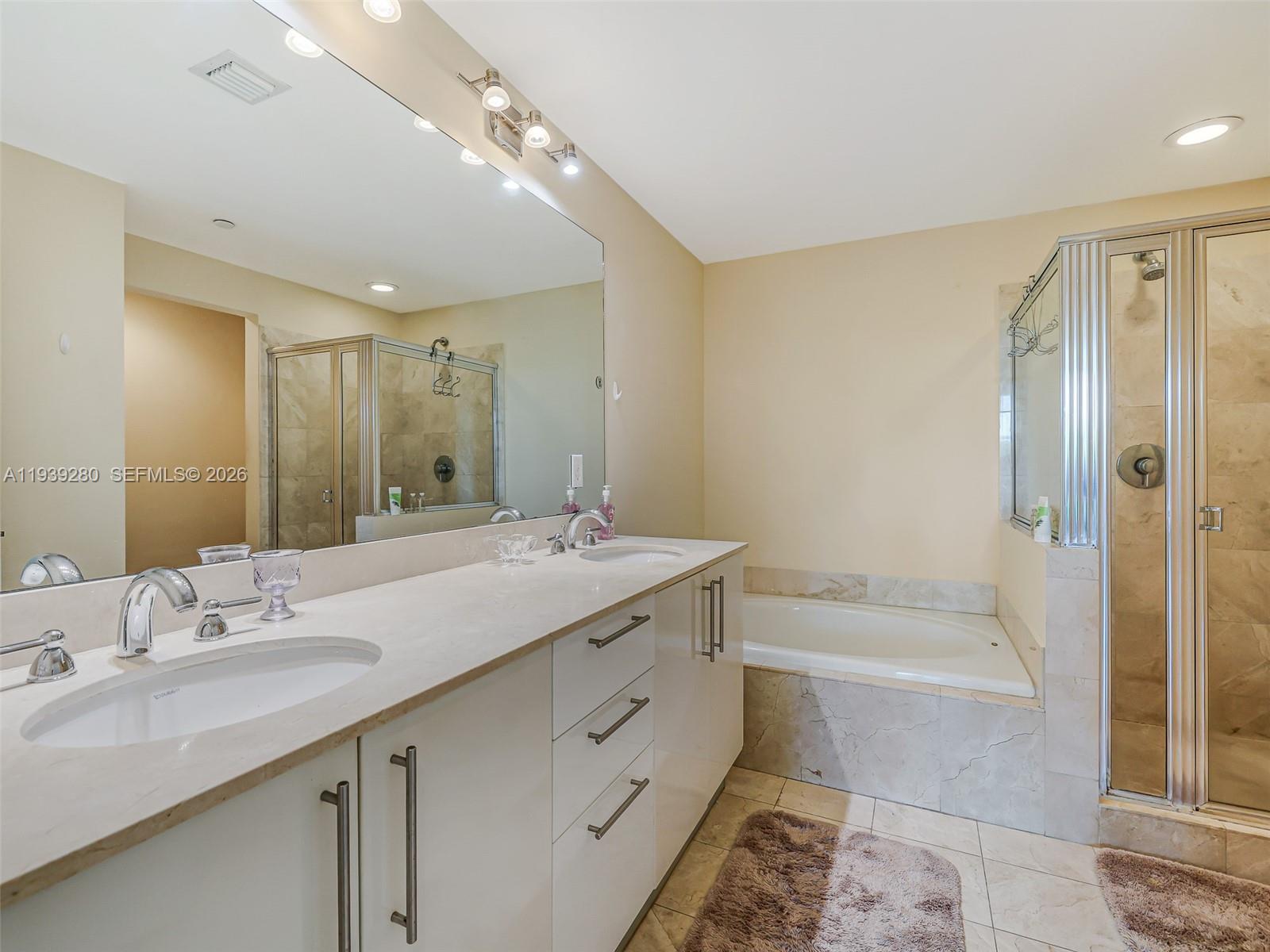 3330 NE 190th St #216, Aventura FL 33180