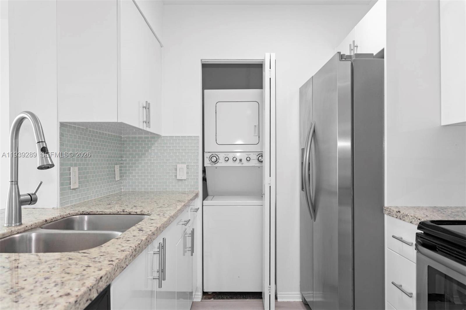 1155 Brickell Bay Dr #2206, Miami FL 33131