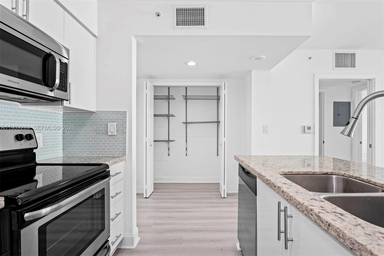 1155 Brickell Bay Dr #2206, Miami FL 33131