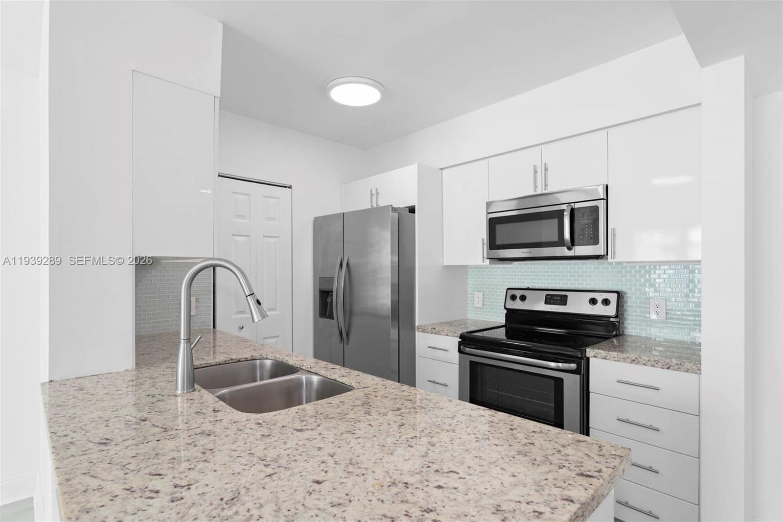 1155 Brickell Bay Dr #2206, Miami FL 33131