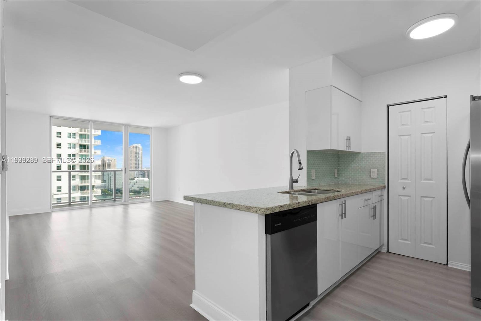 1155 Brickell Bay Dr #2206, Miami FL 33131
