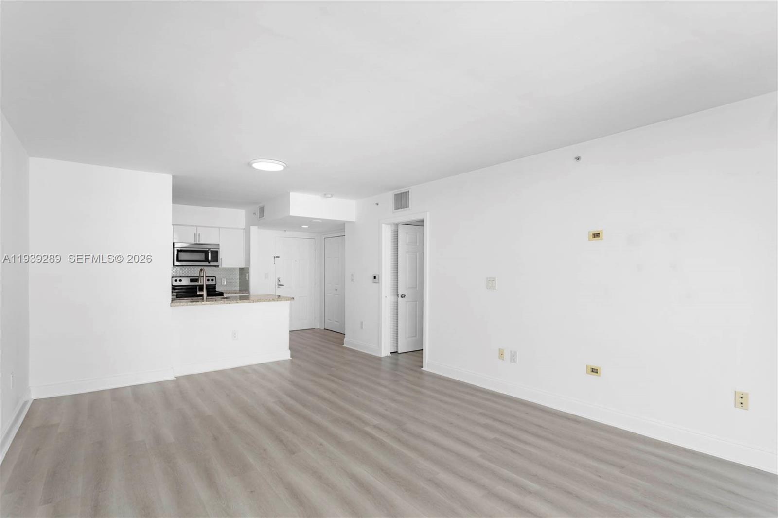 1155 Brickell Bay Dr #2206, Miami FL 33131