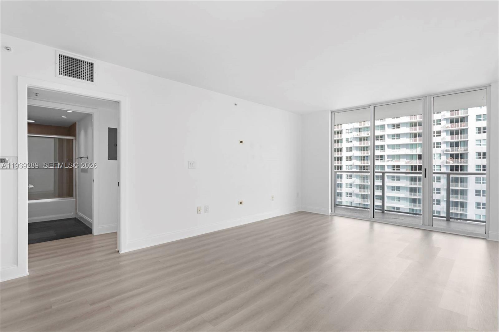 1155 Brickell Bay Dr #2206, Miami FL 33131