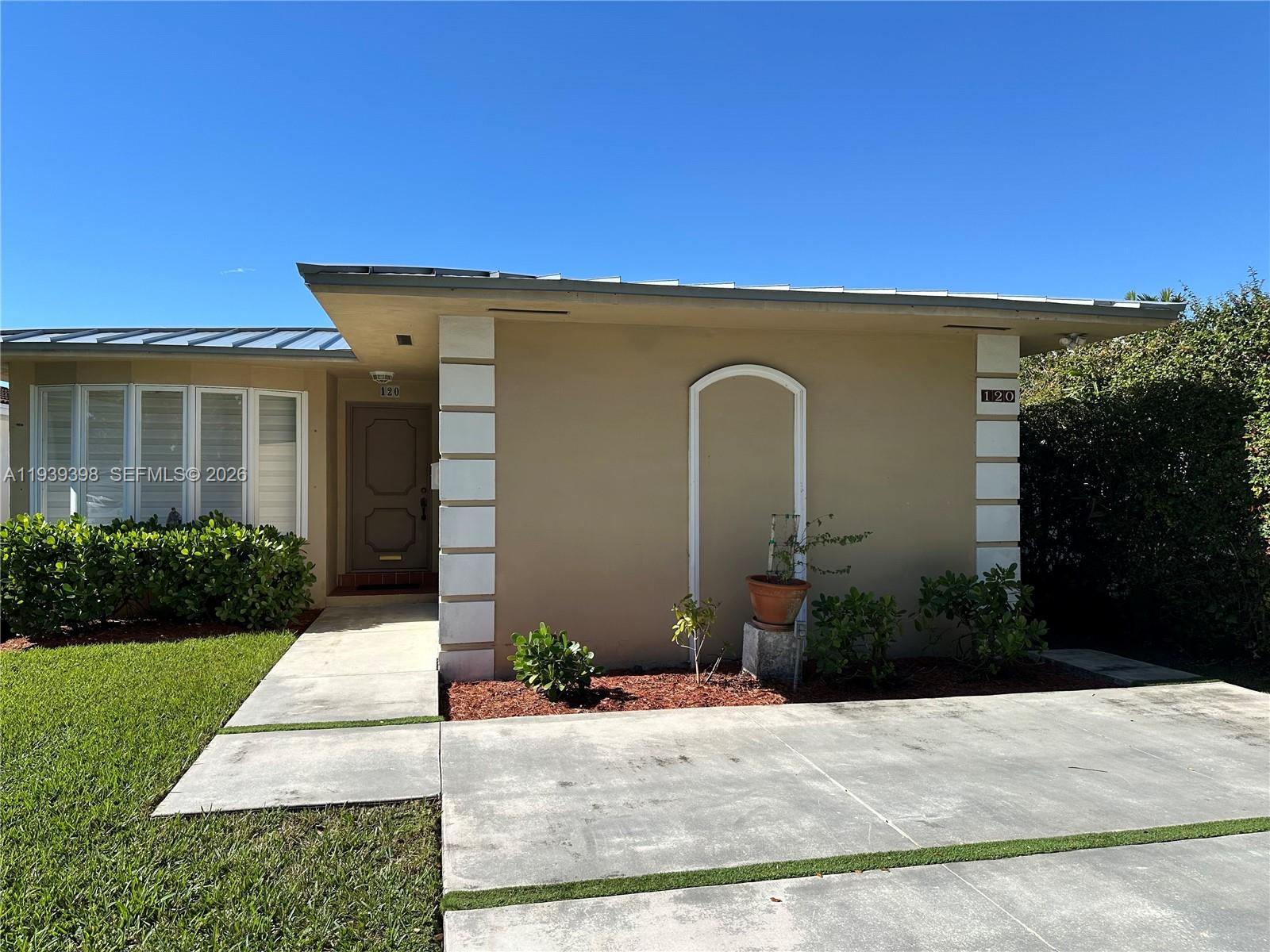 120 Pocatella St #120, Miami Springs FL 33166