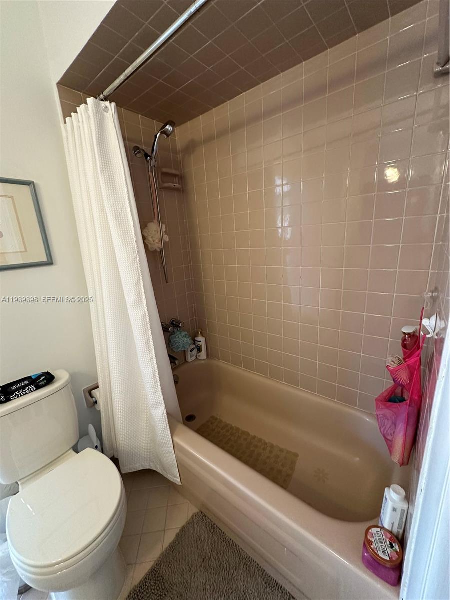 120 Pocatella St #120, Miami Springs FL 33166