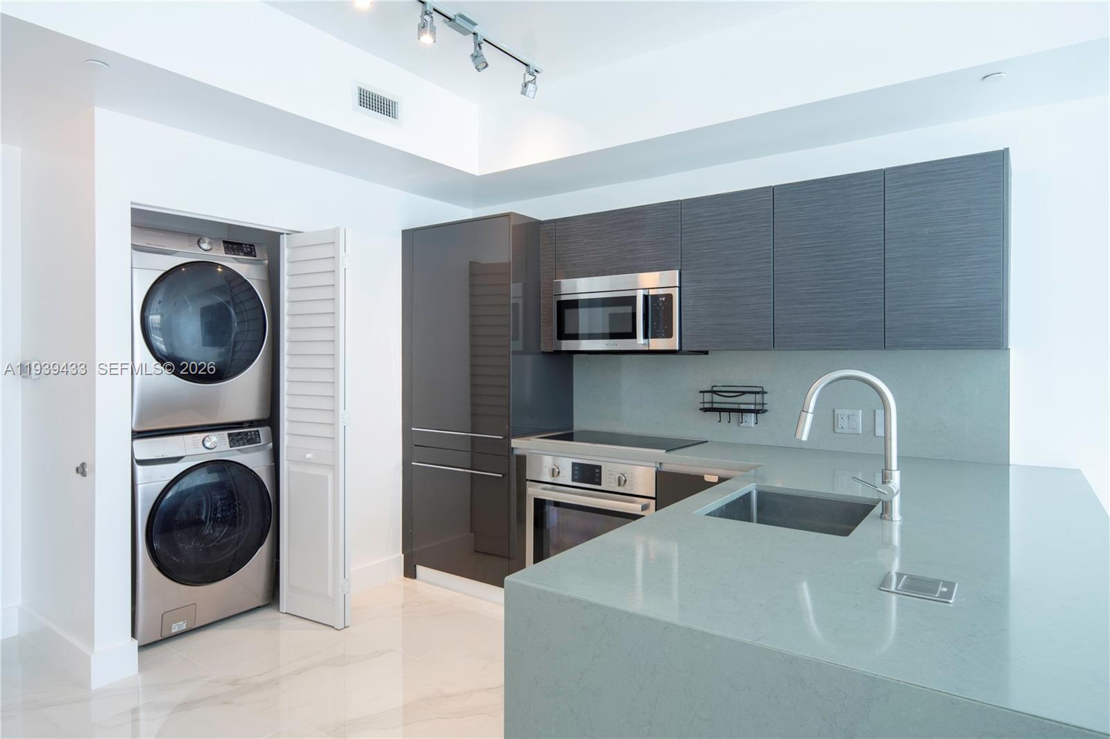 1080 Brickell Ave #1702, Miami FL 33131
