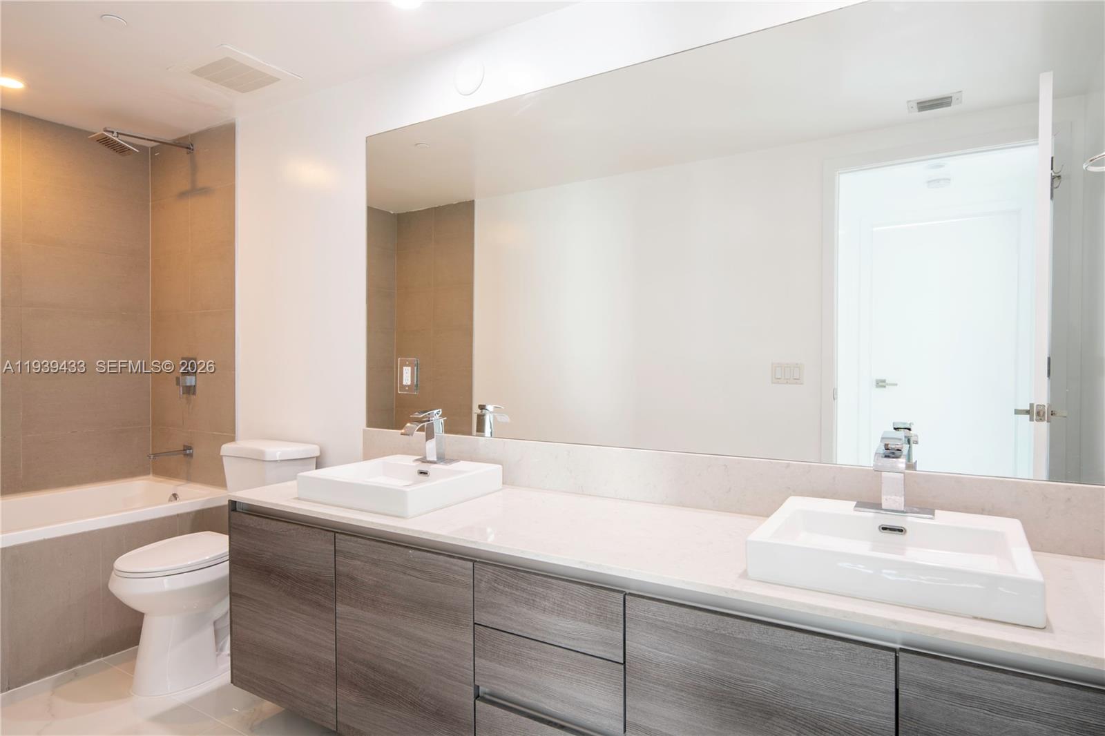 1080 Brickell Ave #1702, Miami FL 33131