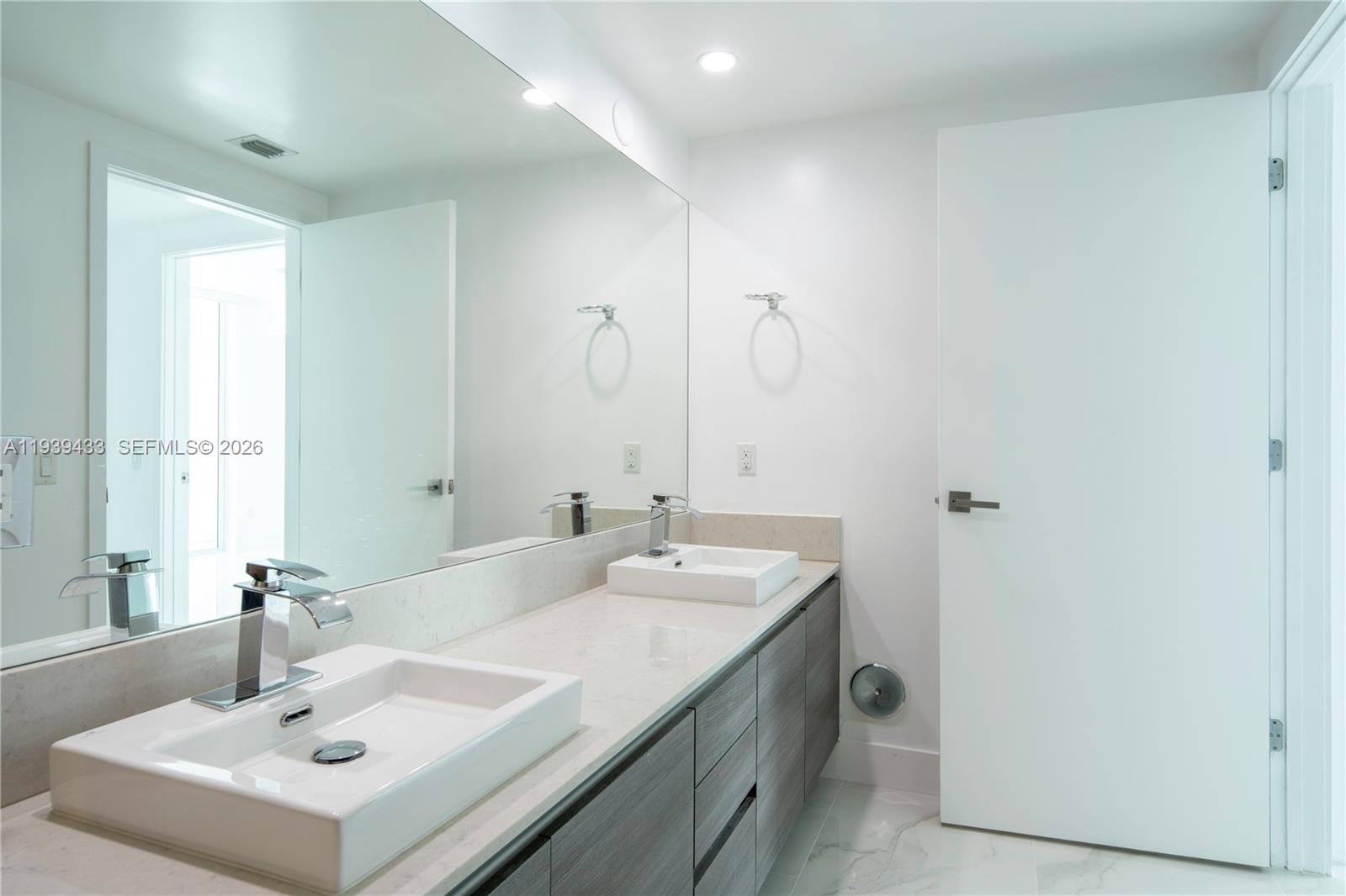1080 Brickell Ave #1702, Miami FL 33131
