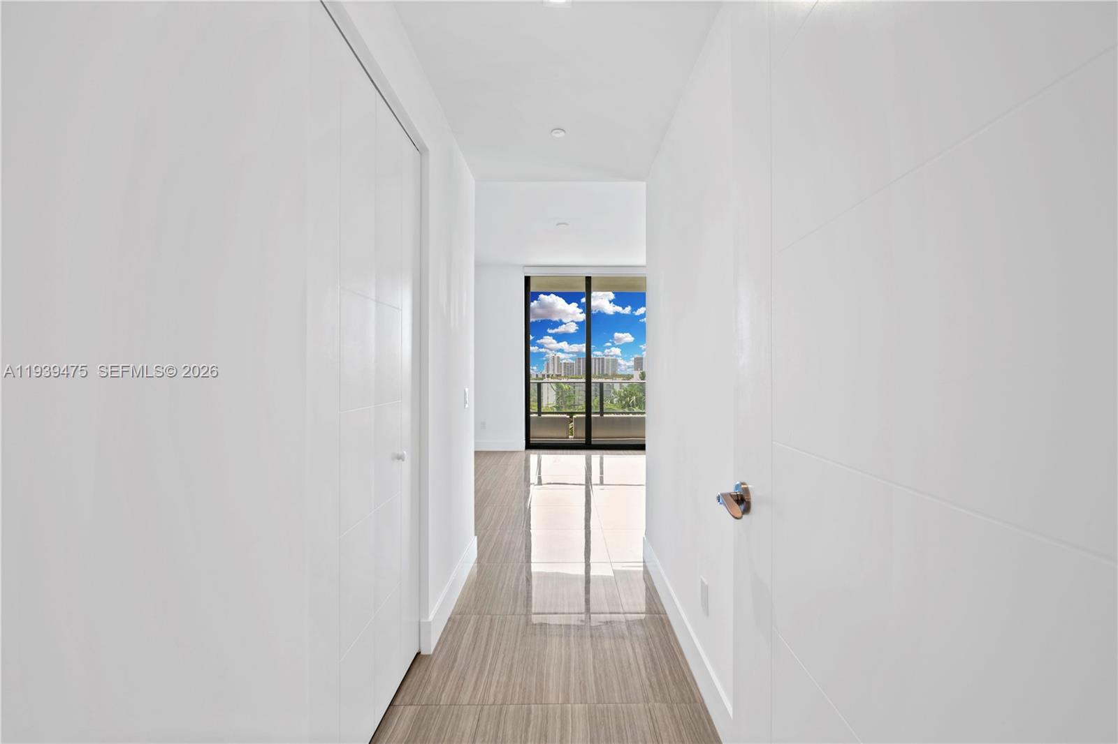 2960 NE 207th St #817, Aventura FL 33180