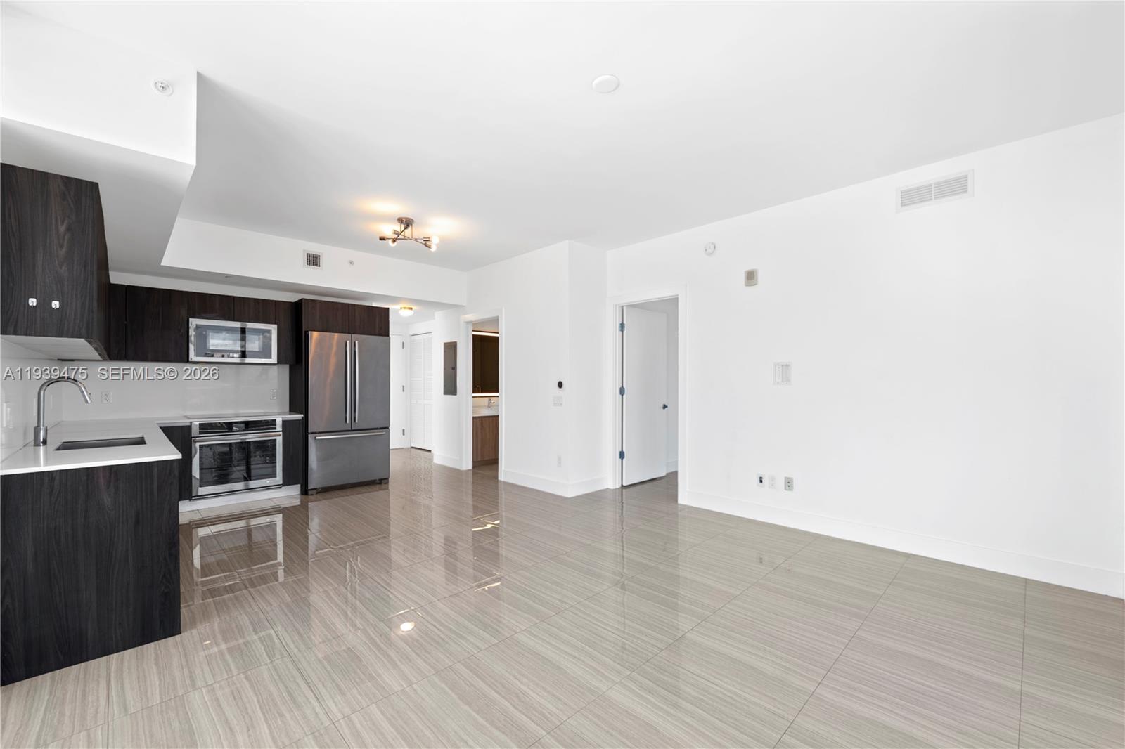 2960 NE 207th St #817, Aventura FL 33180