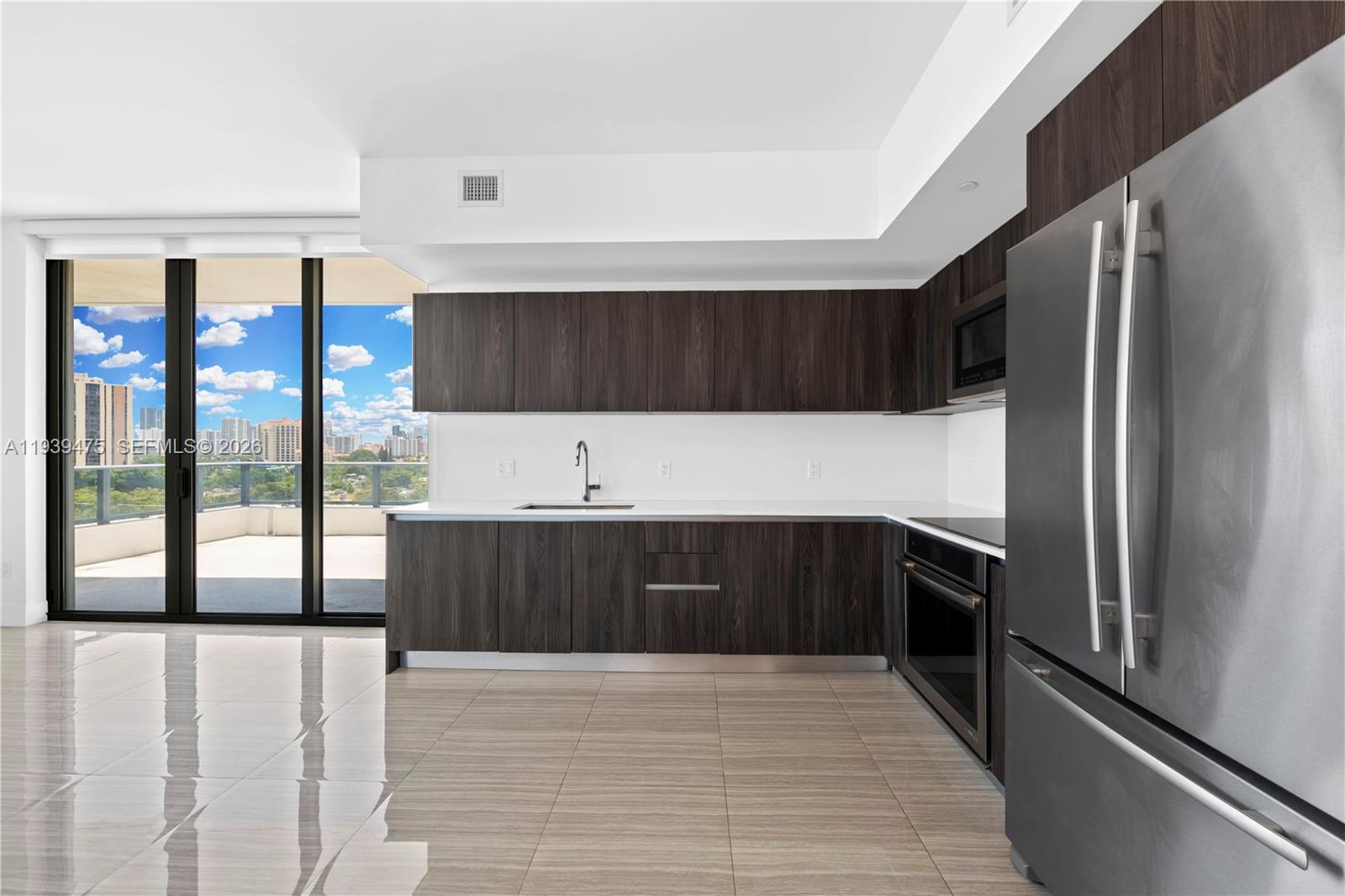 2960 NE 207th St #817, Aventura FL 33180